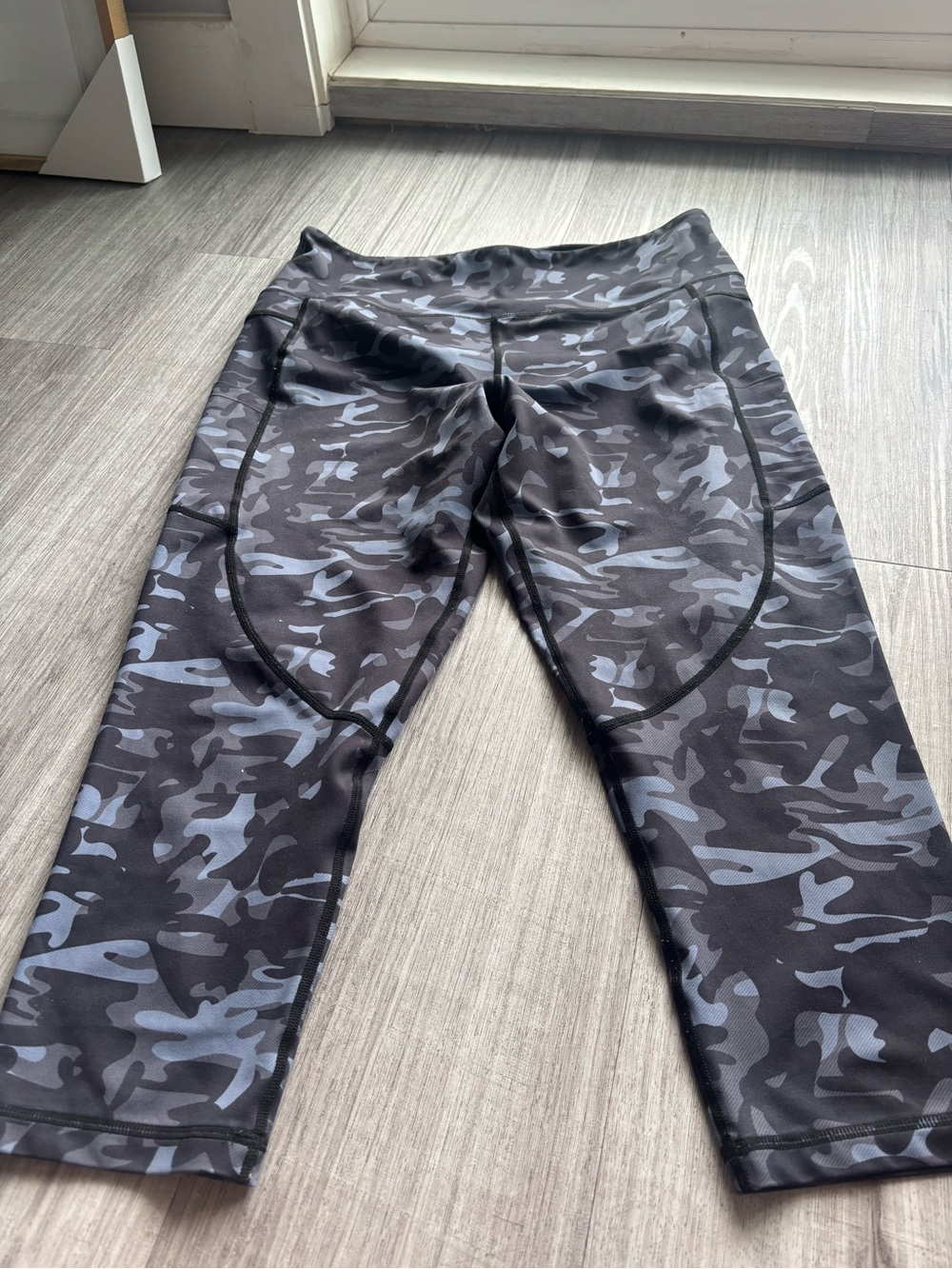 Zyia Black & Gray Camo Active Leggings. No size tag - fit 14/16